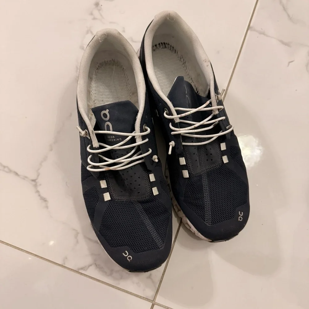 On Running Men's Navy and White Athletic Shoes Size 9.5